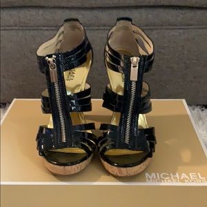 Michael Kors Robertson T Strap